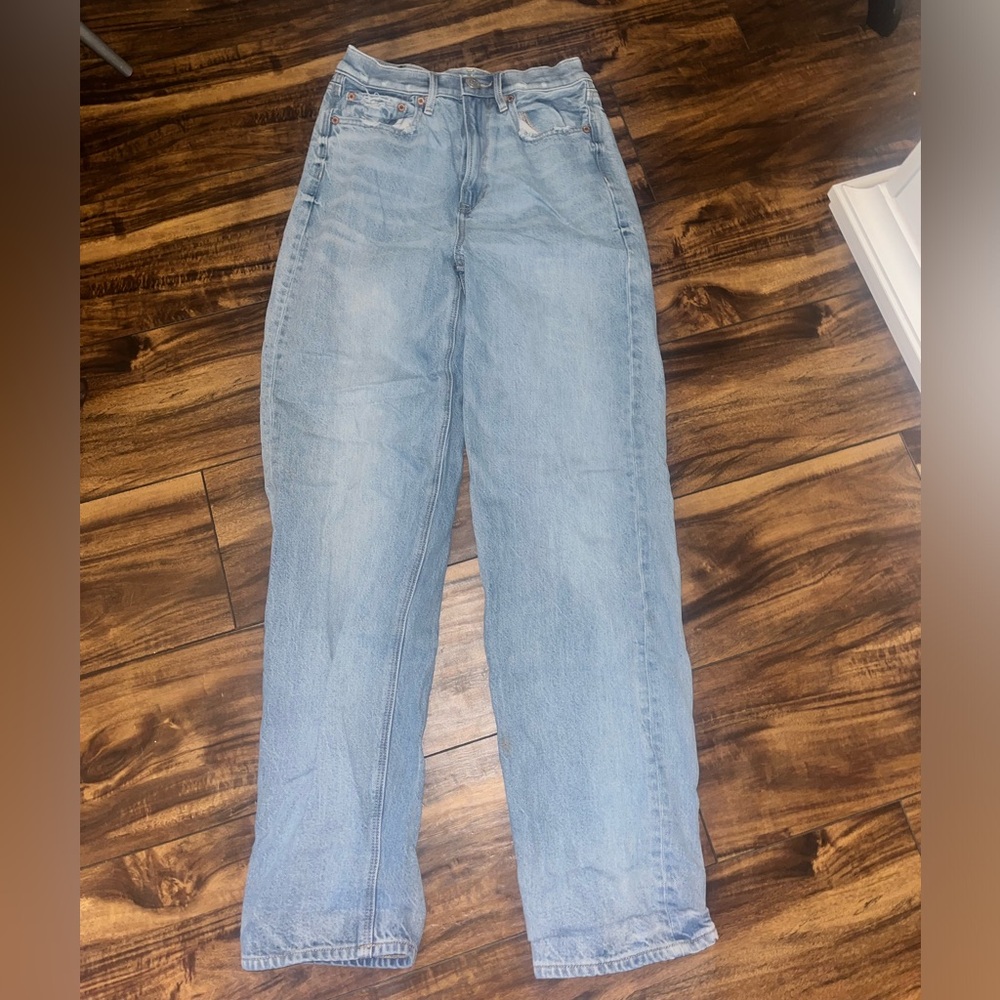 Women’s Light Wash Jeans